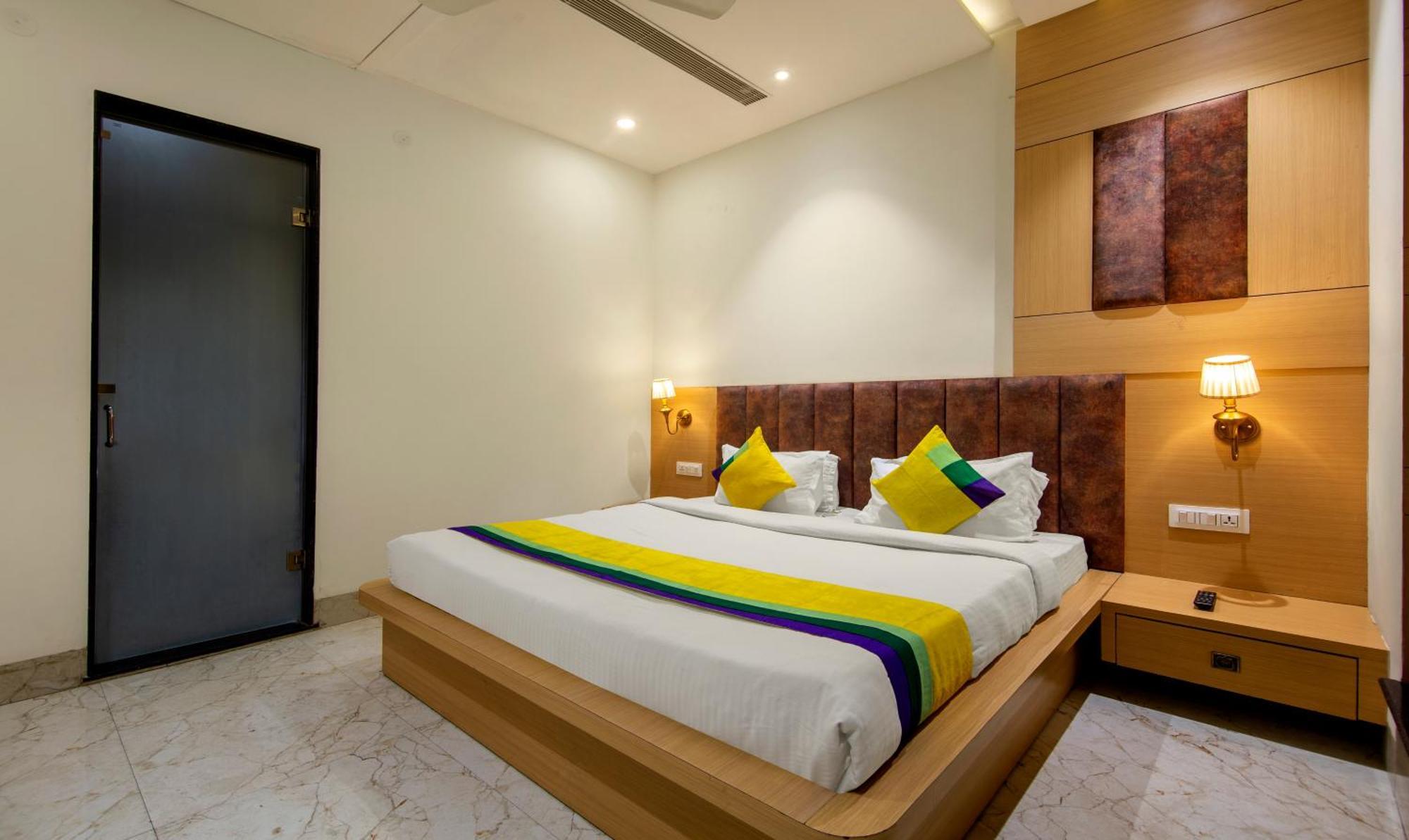 Itsy Hotels Sehdev Residency, Near Golden Temple Amritsar Buitenkant foto